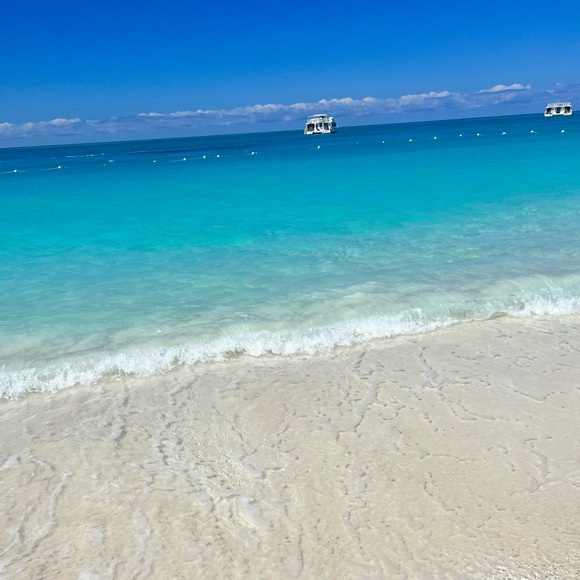 Meet your Posher, Melanie - Picture 1 of 3